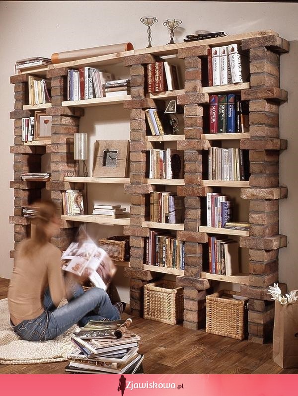 Ceglana półka na książki