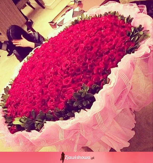 Niesamowicie wielki bukiet róż ;D