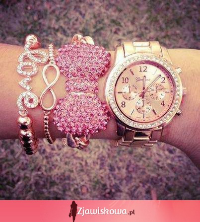 Różowy zegarek i dodatki