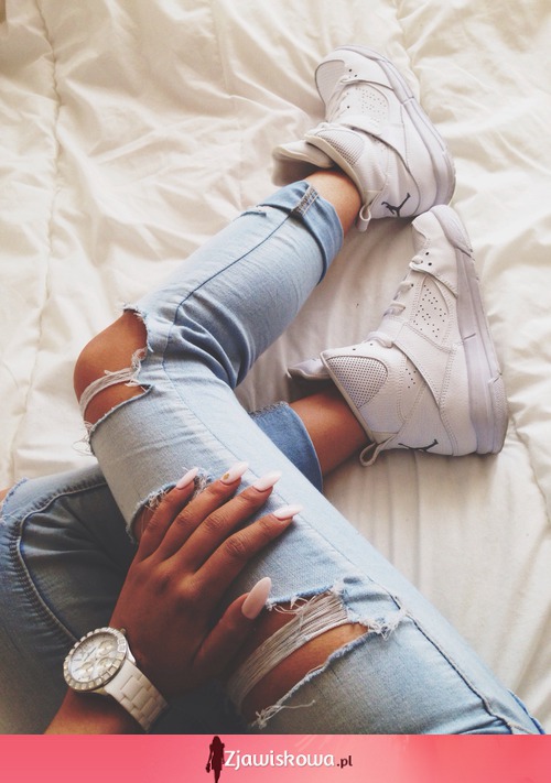 Podarte jeansy + białe Jordany