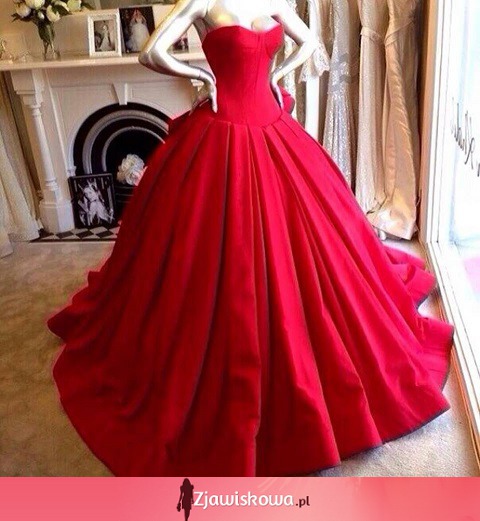 Suknia w pięknym kolorze- jak dla księżniczki!