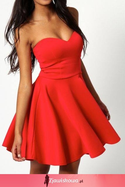 Słodka czerwona sukienka