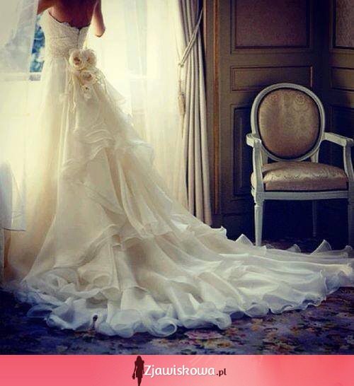 Niesamowita suknia ślubna, cudo!