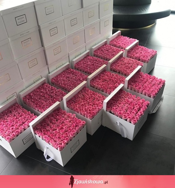 Pink roses boxes