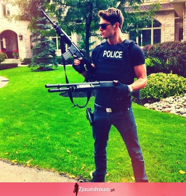 Przystojny policjant ;)