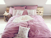 Łóżko z palet... Pomysłowo i pięknie :)