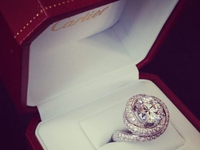 Piękny pierościonek zaręczynowy
