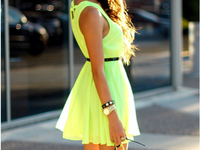 Neonowa sukienka na lato