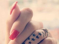 Oryginalny tatuaż na palcu