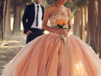 Przepiękna suknia w kolorze morelowym