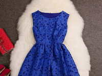 Kobaltowa sukienka